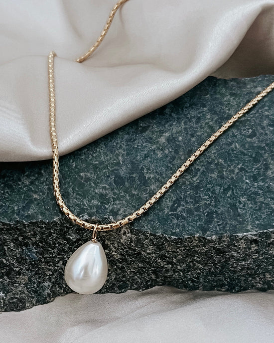 Load image into Gallery viewer, Beljoy: Daphne Pearl Necklace
