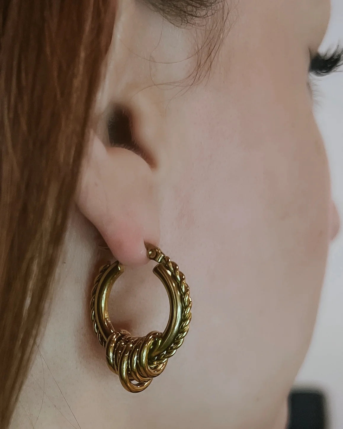 Beljoy: Edge Textured Hoop Earrings - Gold