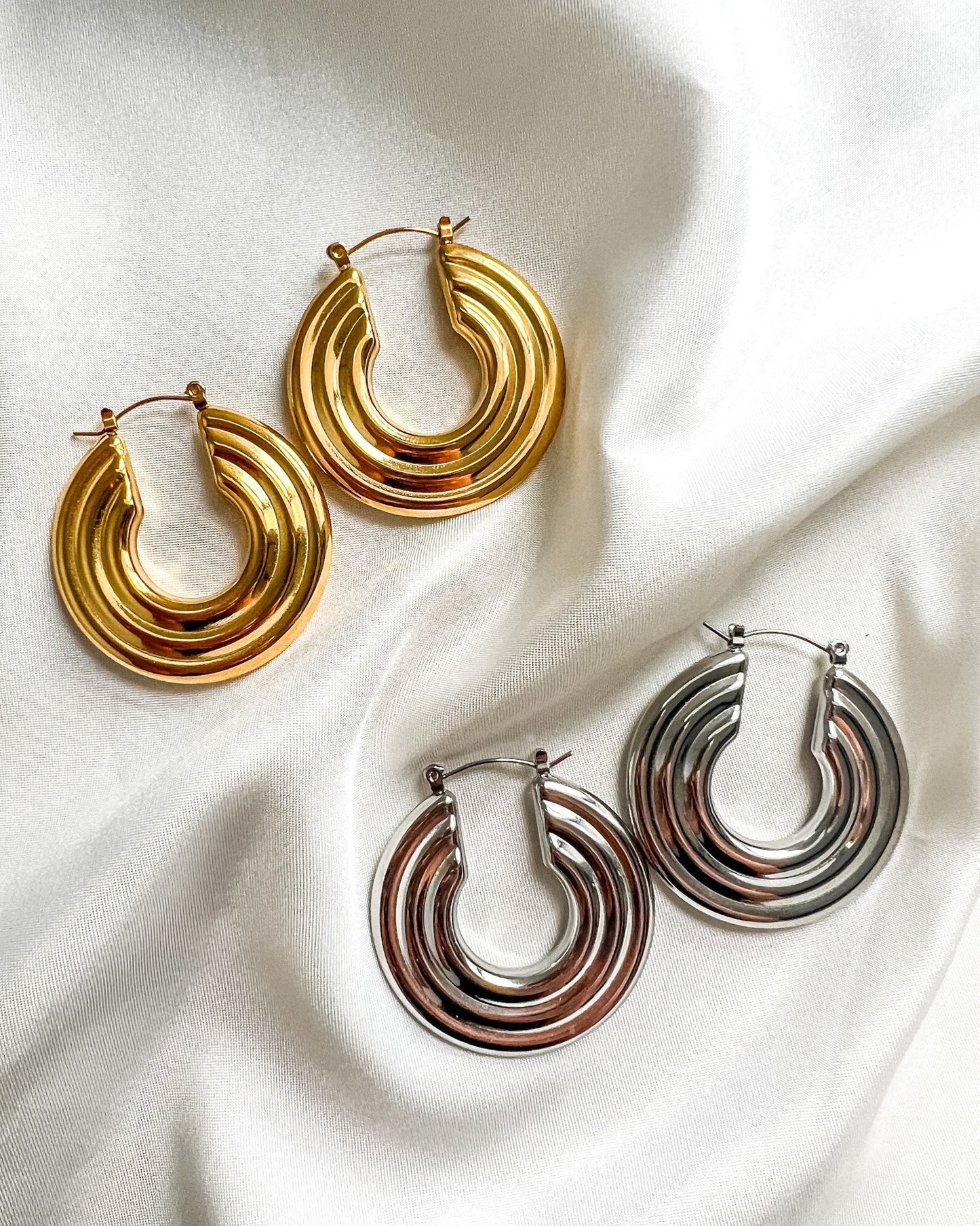 Load image into Gallery viewer, Beljoy: Earl Hoop Earrings - Gold
