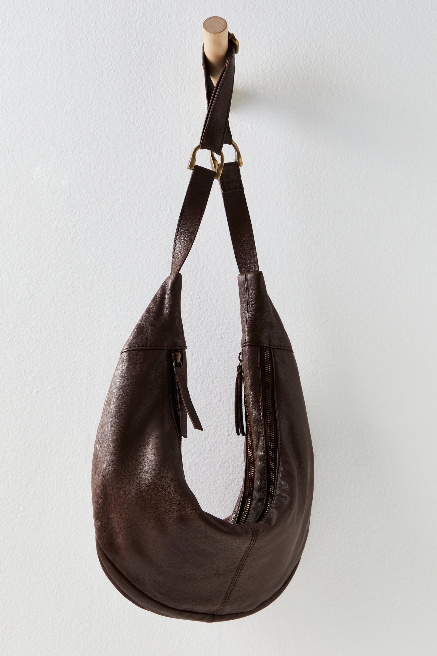 Free People: Idle Hands Sling - Espresso