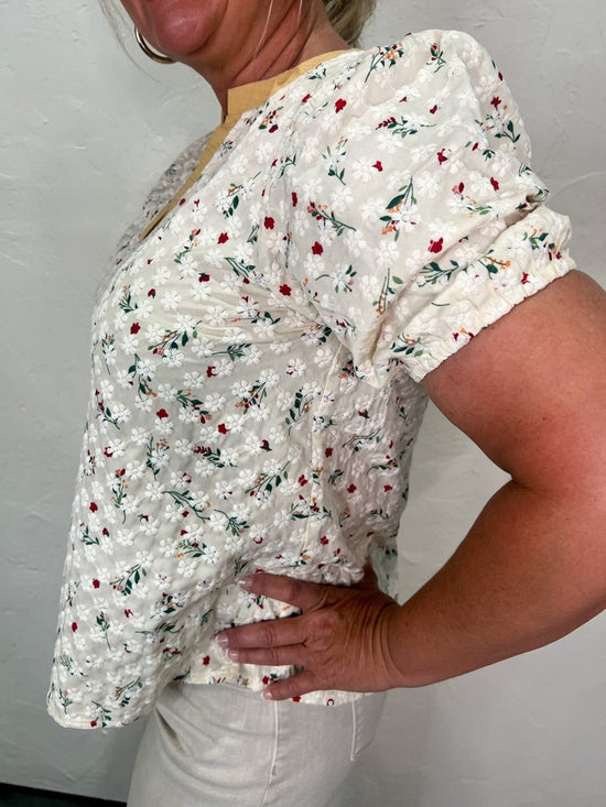 Load image into Gallery viewer, Daffodil Floral Top - Revel Boutique
