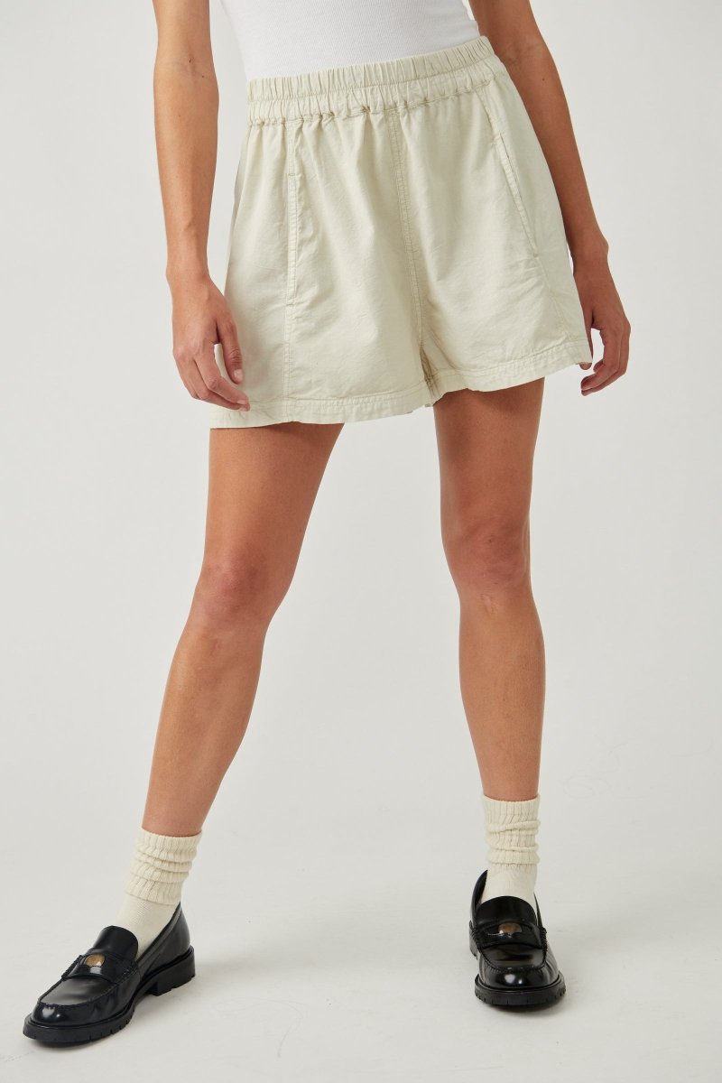 Free People: Get Free Poplin Pull On Shorts - Nilla Cream - Revel Boutique